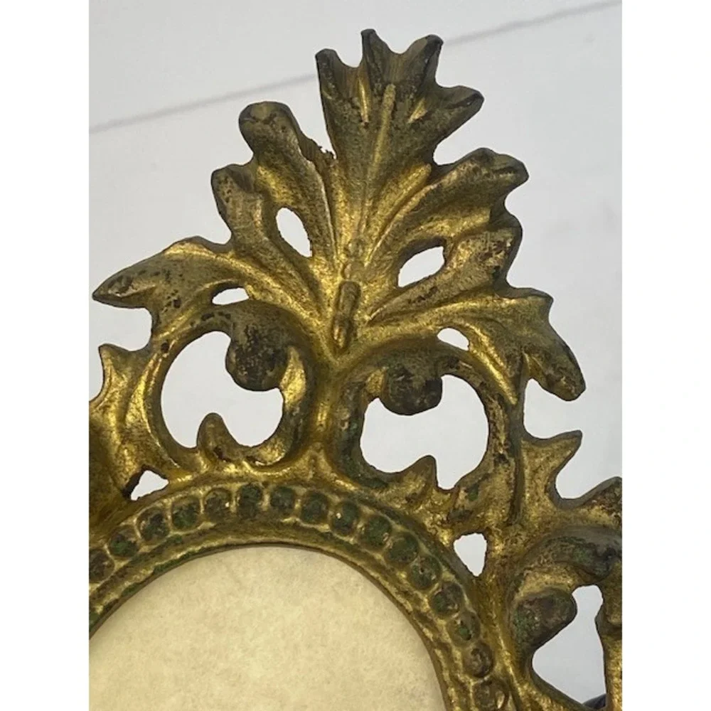 Vintage Ornate Brass Picture Frame Oval Ornate Rococo Scroll Tabletop Hong Kong